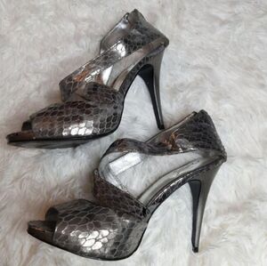 CARLOS SANTANA silver snakeskin heels 7 1/2